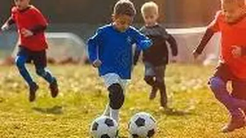 张雨绮姐弟恋情被拍后返回上海，神态轻松心情佳